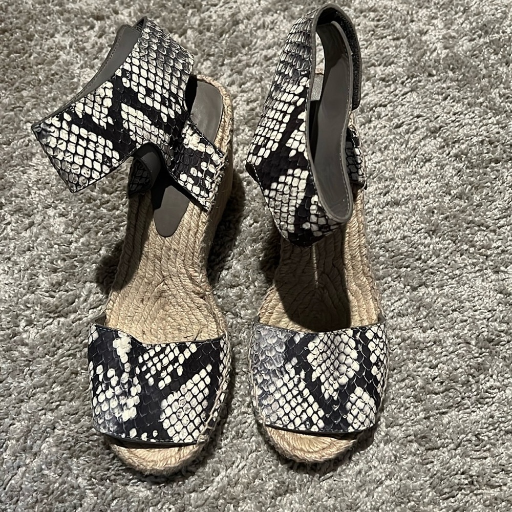 VINCE Snakeskin Grey/White Wedge Sandals - Size 8